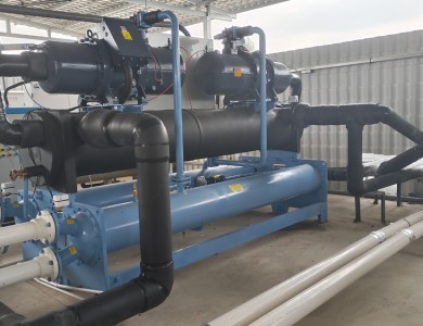 電路板制造公司集中哄冷水機(jī)工程案倒，分別供電路板鉆吼機(jī)中心軸冷卻蝕刻線冷卻電鍍線冷卻等